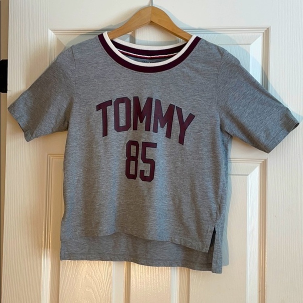 Tommy Hilfiger Gray Sm. Crop Top w (Tommy 85 logo)